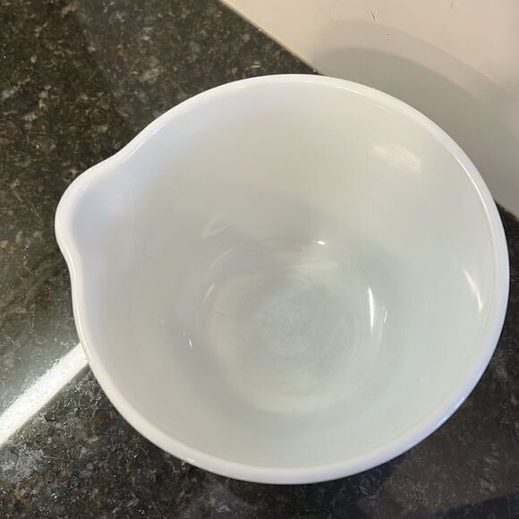 Pyrex Hamilton Beach Stand Mixer Bowl with Spout - Picture 2 of 6